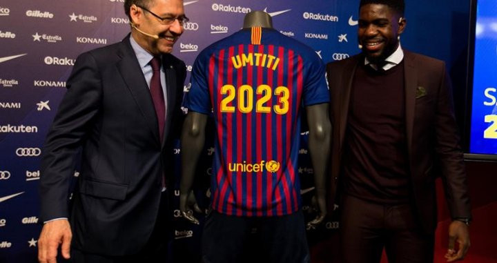 Umtiti el día de su renovación con el Barça / EFE
