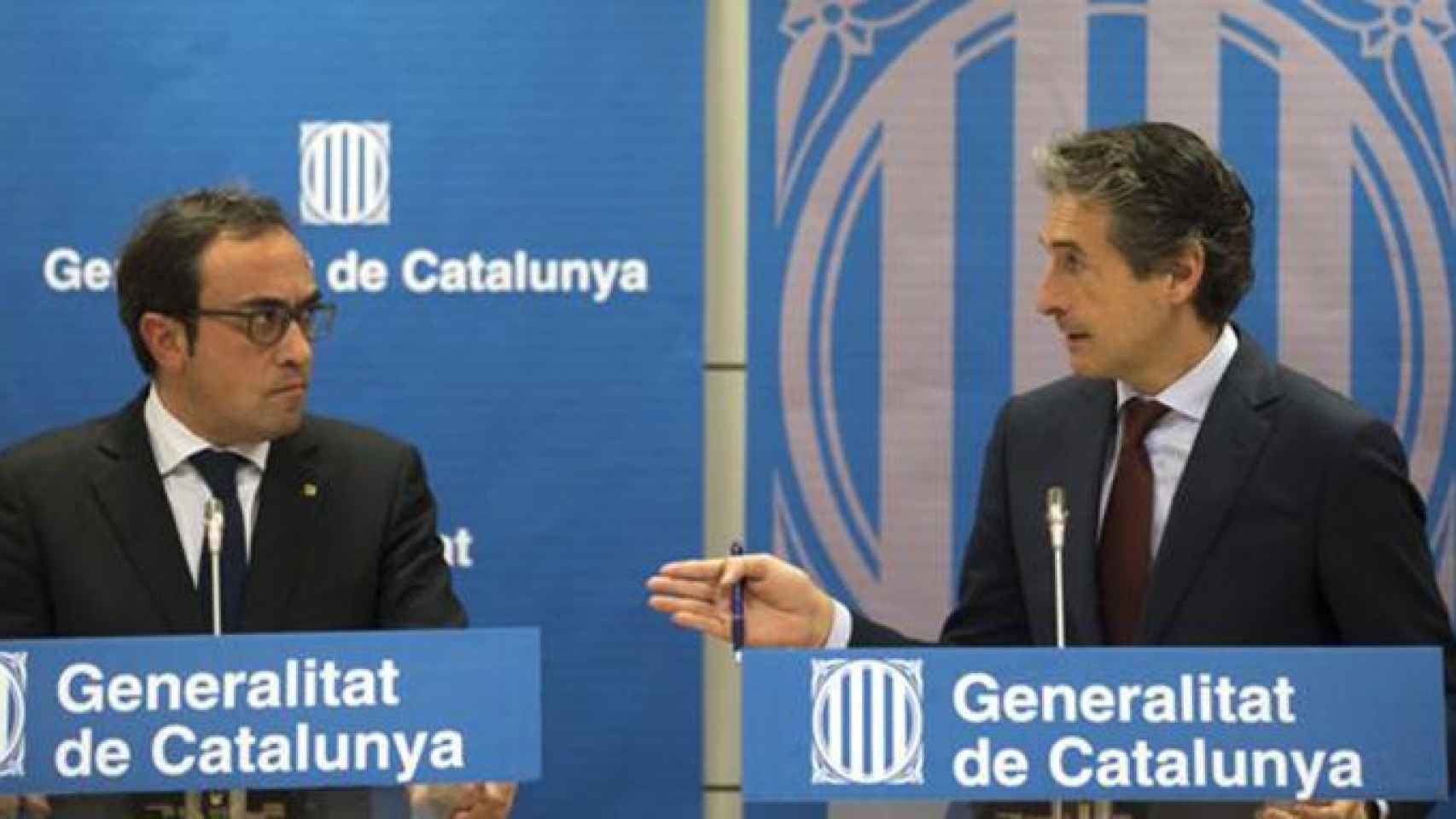 El consejero de Territorio, Josep Rull, y el ministro de Fomento, íñigo de la Serna, en la rueda de prensa conjunta que no agradó al presidente Carles Puigdemont / EFE