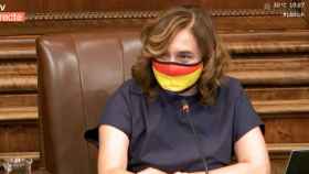 Ada Colau, alcaldesa de Barcelona, con una mascarilla con la bandera republicana / BTV