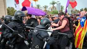 Cargas durante el asedio al Puerto de Barcelona por parte de los radicales independentistas / CG