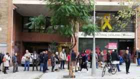 Colas en la sede de la ANC para votar en las primarias para una lista independentista en Barcelona / TWITTER