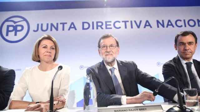 María Dolores de Cospedal, Mariano Rajoy y Fernando Martínez Maillo en la reunión de la junta directiva del PP de hoy / EUROPA PRESS