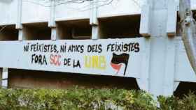 Una foto de una pintada en la UAB contra Societat Civil Catalana