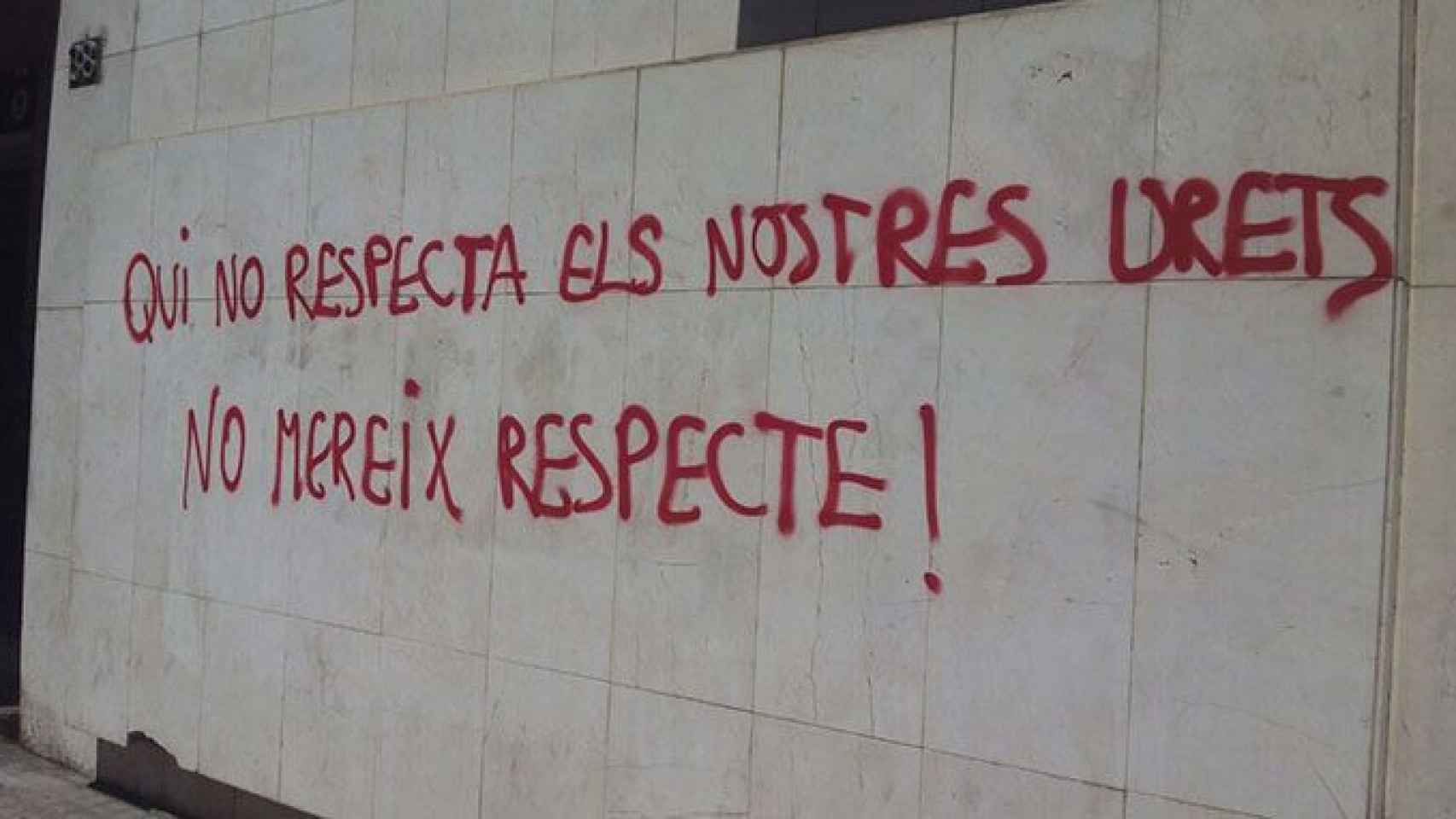 Pintadas de radicales independentistas contra la sede de Ciudadanos en Lleida / CG
