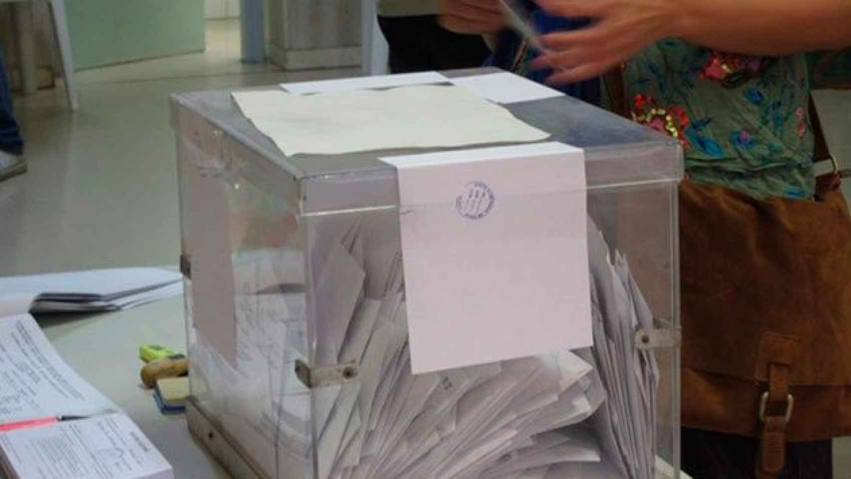 La Generalitat saca a concurso material para unas elecciones al Parlamento catalán