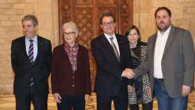 Francesc Homs, Muriel Casals, Artur Mas, Carme Forcadell y Oriol Junqueras, al presentar el acuerdo para concurrir juntios a las elecciones del 27S.