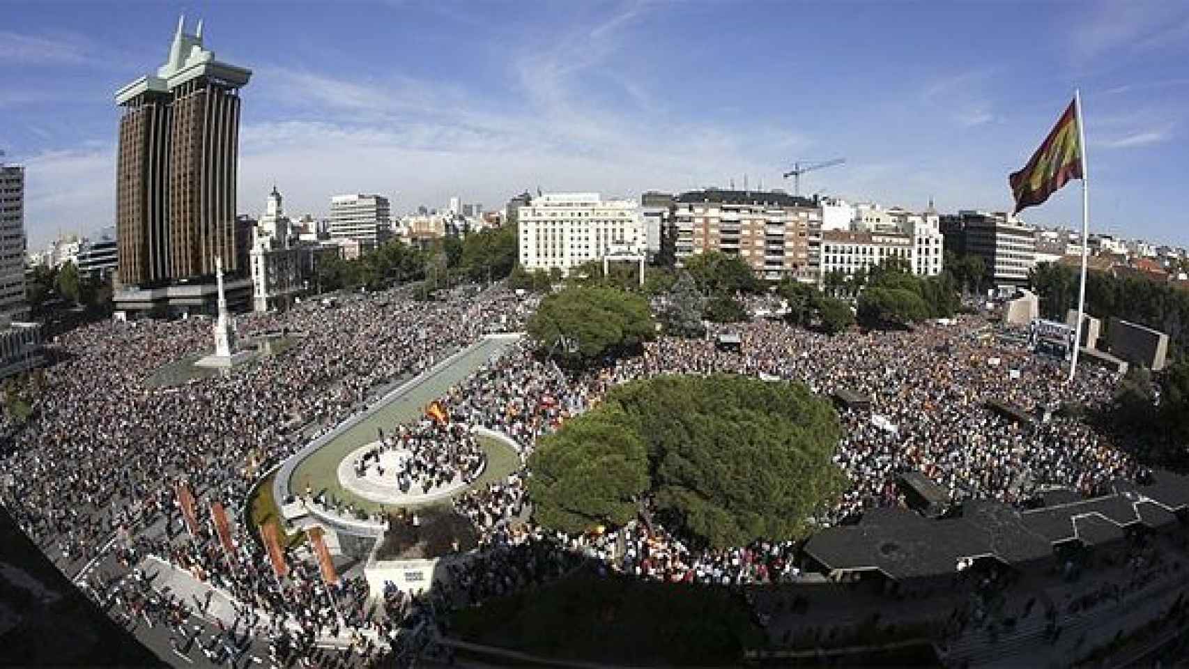 Aspecto de la Plaza de Colón y aledaños durante la concentración contra la decisión del TEDH