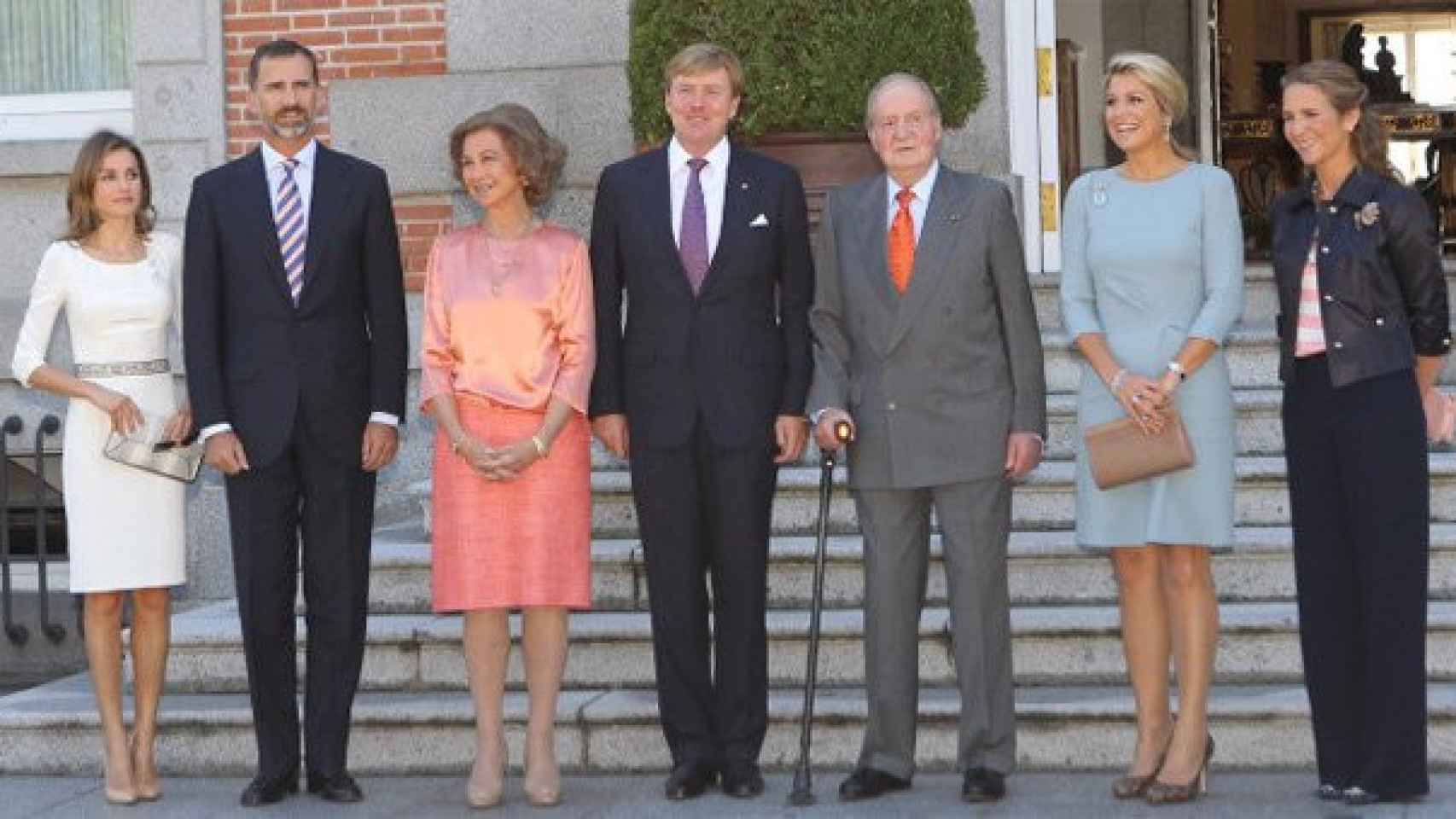 Los reyes de España, los príncipes de Asturias y la infanta Elena, junto a los reyes de los Países Bajos, este miércoles en Madrid