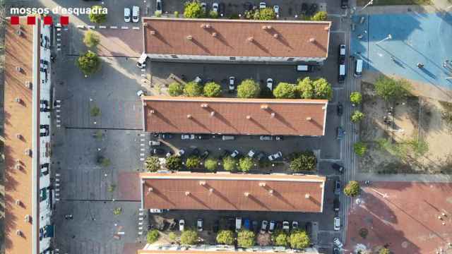 Los bloques de pisos de El Prat de Llobregat en los que los Mossos d'Esquadra desmantelaron 12 plantaciones de marihuana / MOSSOS