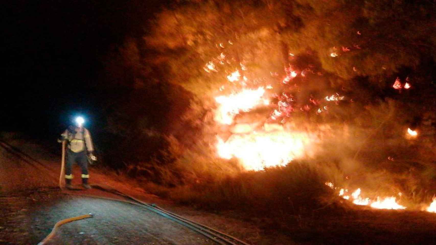Imagen del incendio en Corbera d'Ebre (Tarragona) / BOMBERS