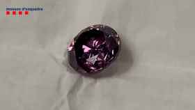Este es el diamante que fue robado en una joyería de Barcelona y que ha sido recuperado  / MOSSOS