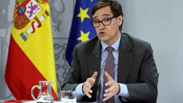 El ministro de Sanidad, Salvador Illa, hablando del coronavirus en comunidades como Cataluña tras el Consejo de Ministros / EFE