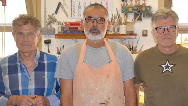 Los tres artesanos de Cerámica Sot: Manel Diestre, Joaquim Toribio y Jordi Salvador / EB