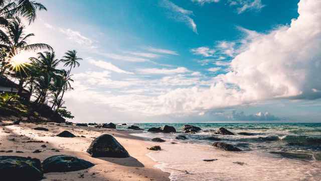 Imagen de una playa relajante / PEXELS