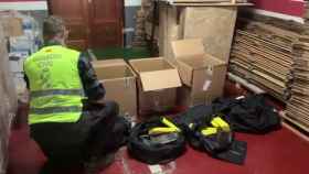 La Guardia Civil intercepta mochilas con droga en el Puerto de Barcelona / GUARDIA CIVIL