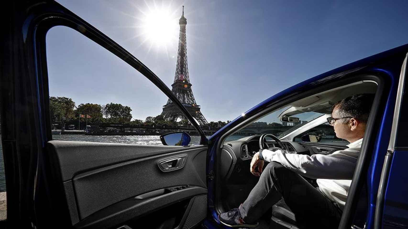 Antonio Salvo en la Tore Eiffel en París / SEAT