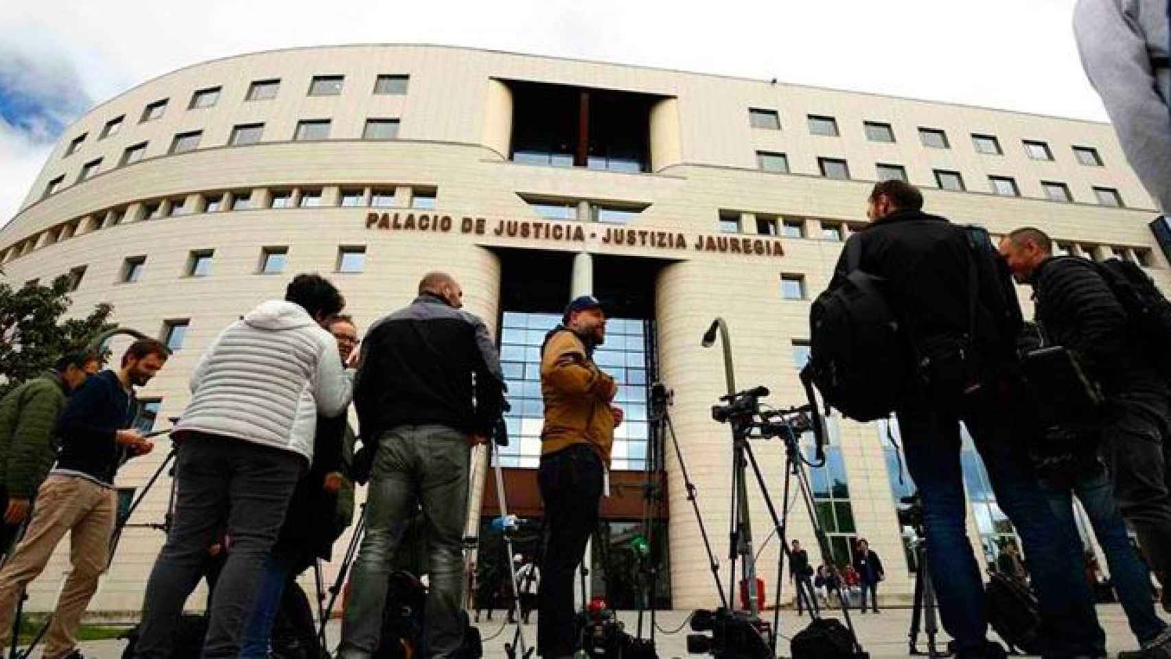 Una foto de archivo del Palacio de Justicia de Pamplona / EFE policía