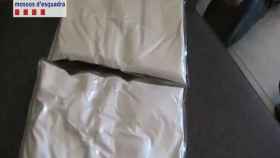 Paquetes de cocaína incautados por los Mossos durante el registro.
