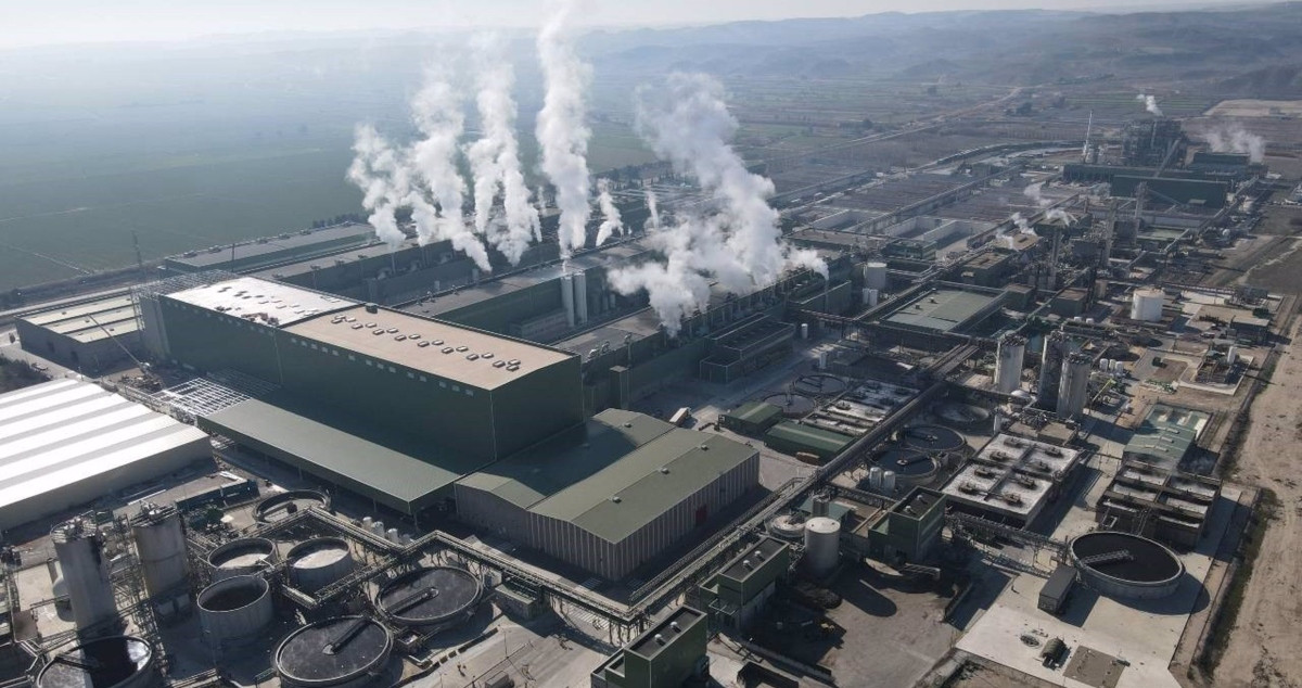 Visión aérea de una planta industrial que usa la cogeneración, que está en crisis / EP