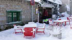 Rebelión en los Pirineos contra las medidas Covid en una Navidad con el 100% de ocupación. La terraza de un bar nevada, en una imagen de archivo / RAFAEL BASTANTE - EUROPA PRESS