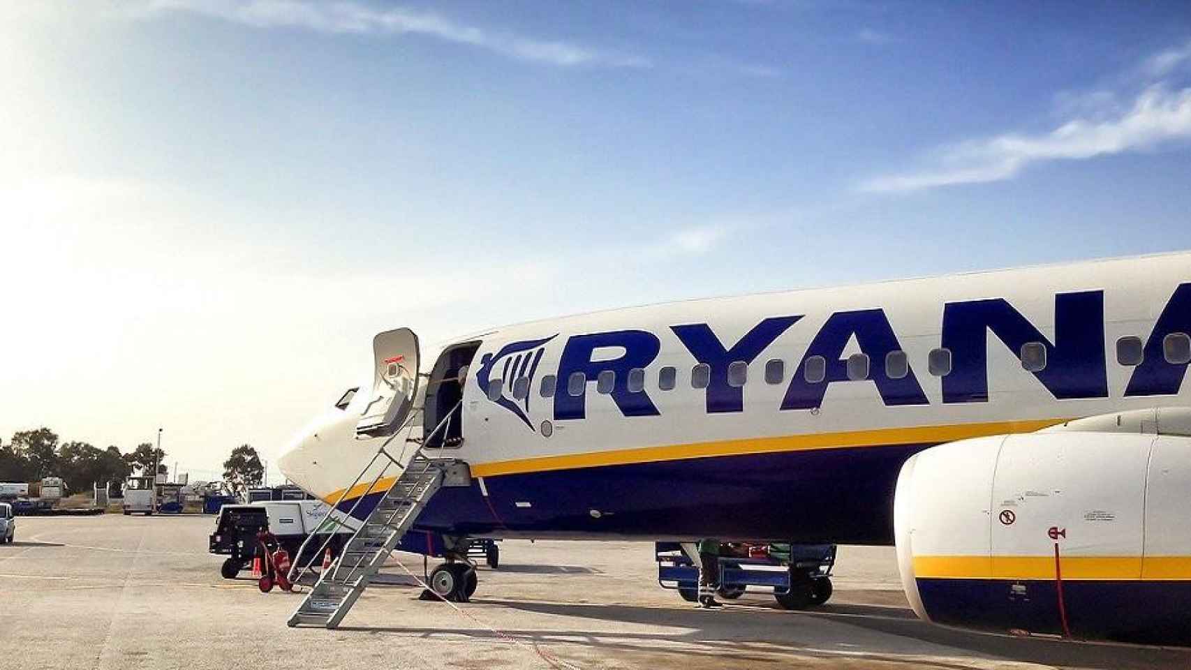 Un avión de Ryanair embarcando / Jan Claus EN PIXABAY