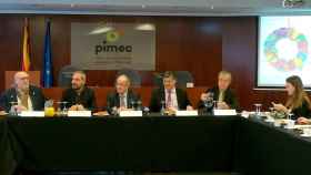 El presidente de Pimec, Josep González (c), en el encuentro navideño de la patronal con la prensa en que ha aplaudido la negociación de  PSOE y ERC / PIMEC