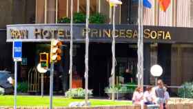 Entrada al hotel Princesa Sofía de Barcelona, cuyas obras han sido precintadas / CG