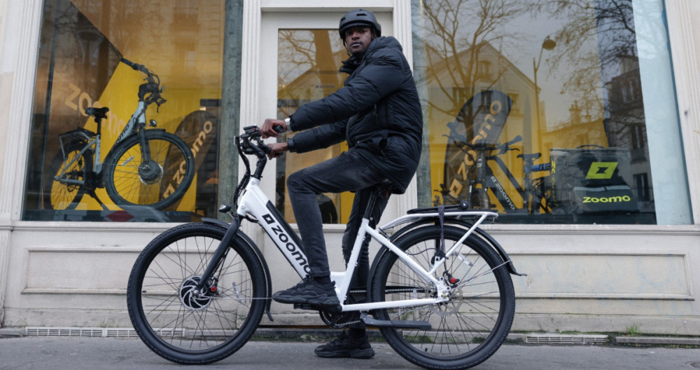 Tienda de la startup australiana Zoomo con una de sus bicicletas eléctricas / CEDIDA