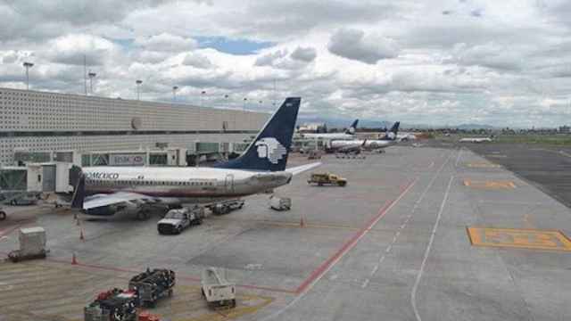 Un avión de Aeroméxico, en un aeropuerto de Estados Unidos / EUROPA PRESS