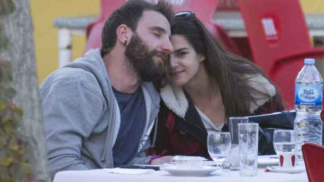 Dani Rovira y Clara Lago, muy cariñosos en un bar / EP