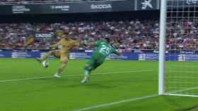 Ferran Torres, fallando un gol imperdonable contra el Valencia en Mestalla / CAPTURA