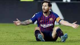 Una foto de Leo Messi quejándose durante un partido / EFE