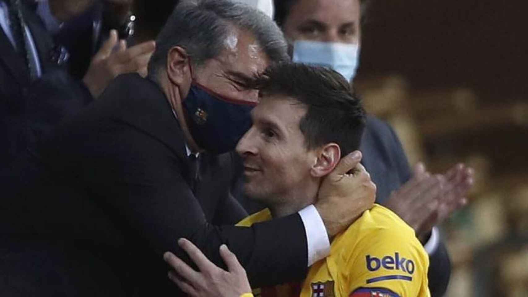 Joan Laporta quiere recuperar a Leo Messi después del Mundial de Qatar / EFE