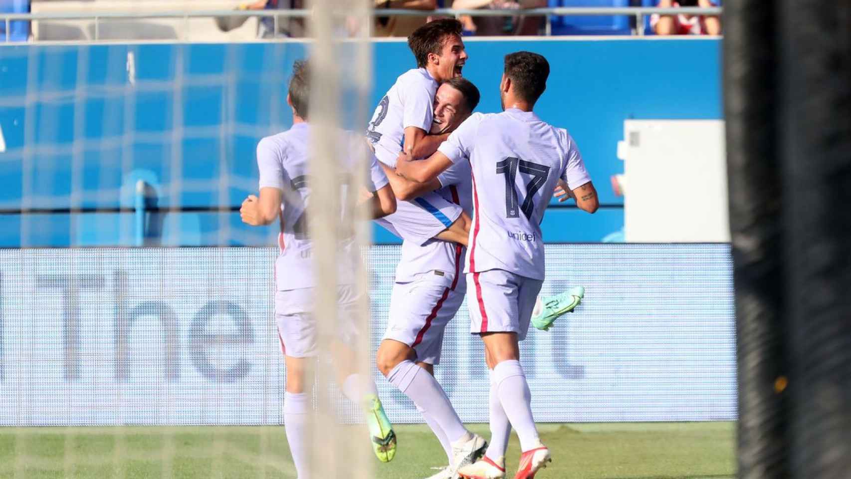 Rey Manaj celebrando un gol del Barça contra el Girona / FC Barcelona