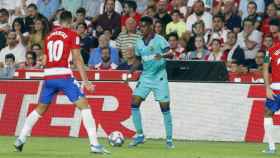 Junior Firpo jugando contra el Granada / FC Barcelona