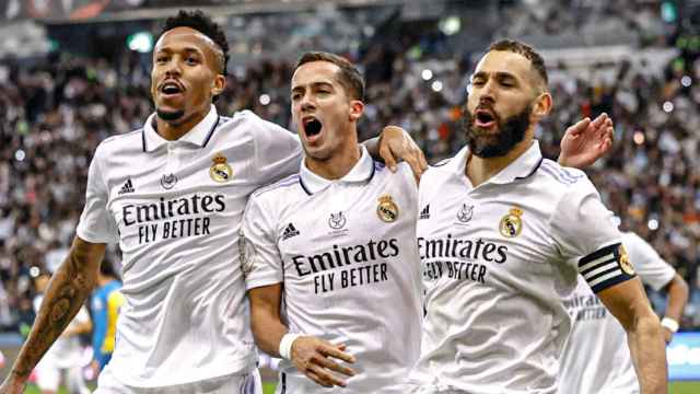 Militao, Vázquez y Benzema celebran la victoria del Real Madrid en la Supercopa / REAL MADRID
