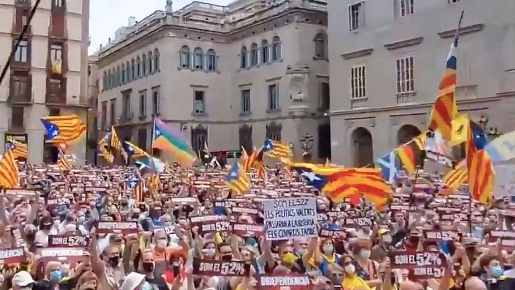 Imagen de la concentración de la ANC en la plaza Sant Jaume hoy domingo / CG