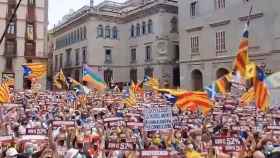 Imagen de la concentración de la ANC en la plaza Sant Jaume hoy domingo / CG
