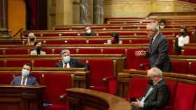 Diputados debatiendo en la última sesión plenaria del Parlament de Cataluña de 2020 / EUROPA PRESS