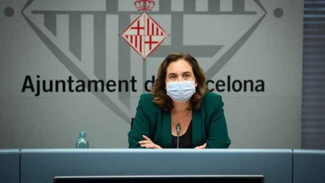 La alcaldesa de Barcelona, Ada Colau, en rueda de prensa durante la pandemia del Covid-19 / EP