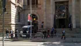 Mossos d'Esquadra custodian la Audiencia Provincial de Barcelona / ARRAN