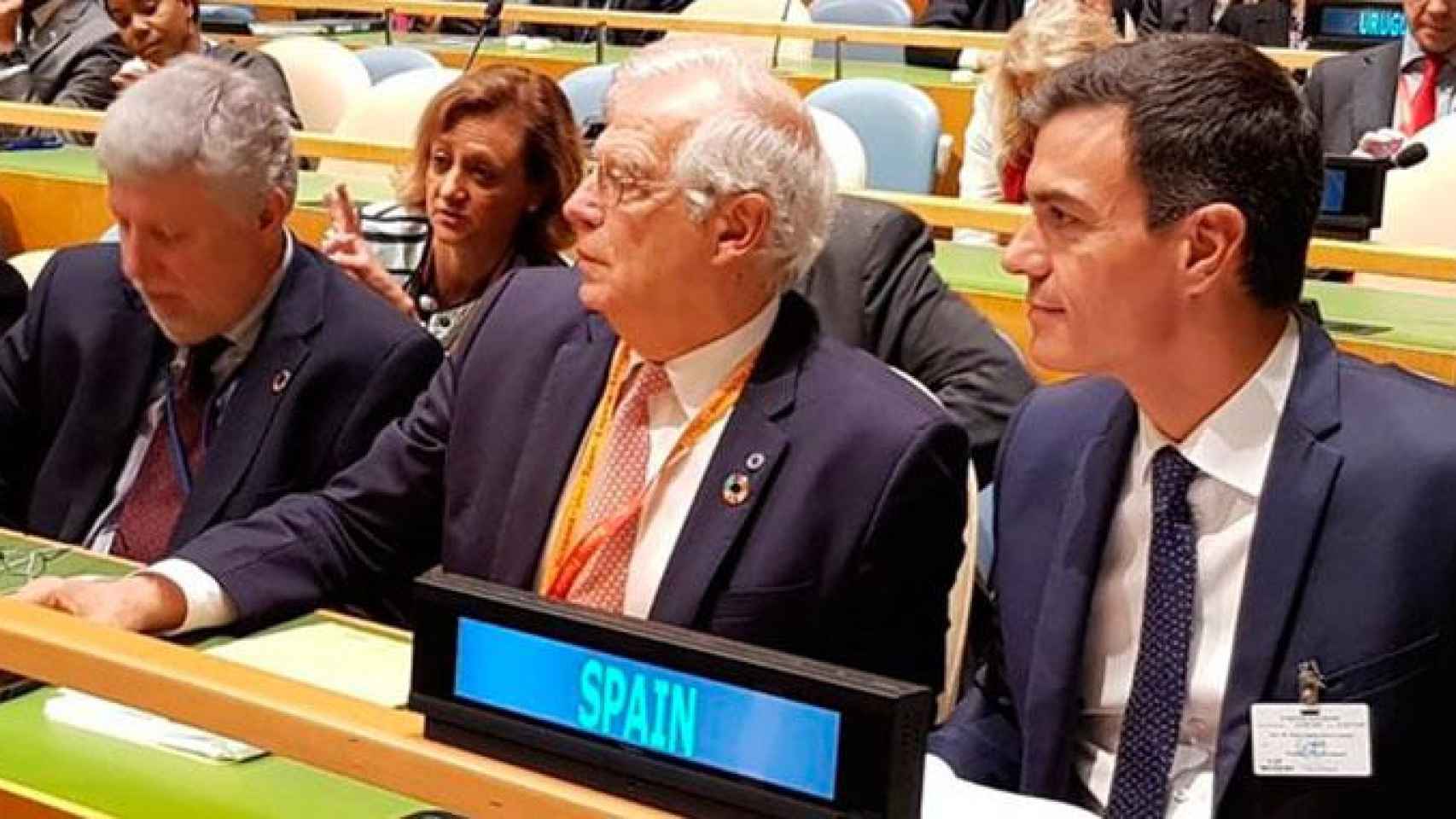 El ministro de Asuntos Exteriores, Josep Borrell, y el presidente del Gobierno, Pedro Sánchez, en la Asamblea General de la ONU en Nueva York / EP