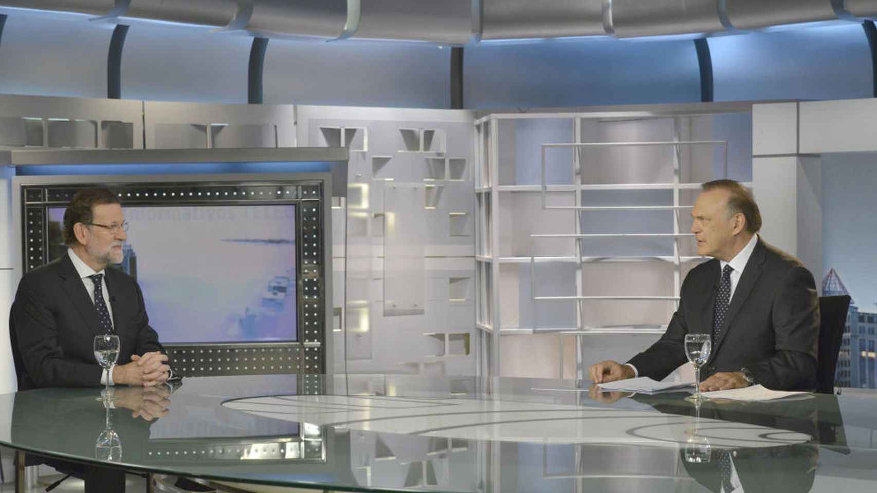 El presidente del Gobierno, Mariano Rajoy, durante la entrevista en Telecinco