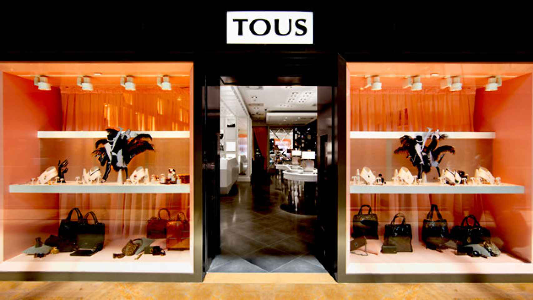 Una de las tiendas Tous, en Barcelona, ubicada en un centro comercial / EFE