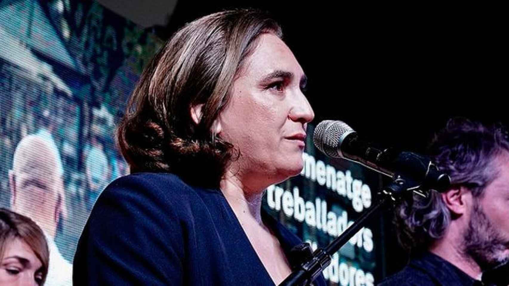 La alcaldesa de Barcelona, Ada Colau, en el homenaje a los trabajadores de Las Ramblas por su coraje en los atentados terroristas de agosto / CG