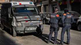 Agentes de los Mossos en l'Hospitalet de Llobregat / DAVID ZORRAKINO - EUROPA PRESS