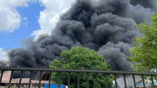 Incendio de una nave industrial en Abrera (Barcelona) / TWITTER