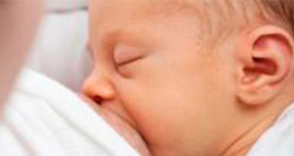 Un bebé se alimenta gracias a la lactancia materna / PIXABAY