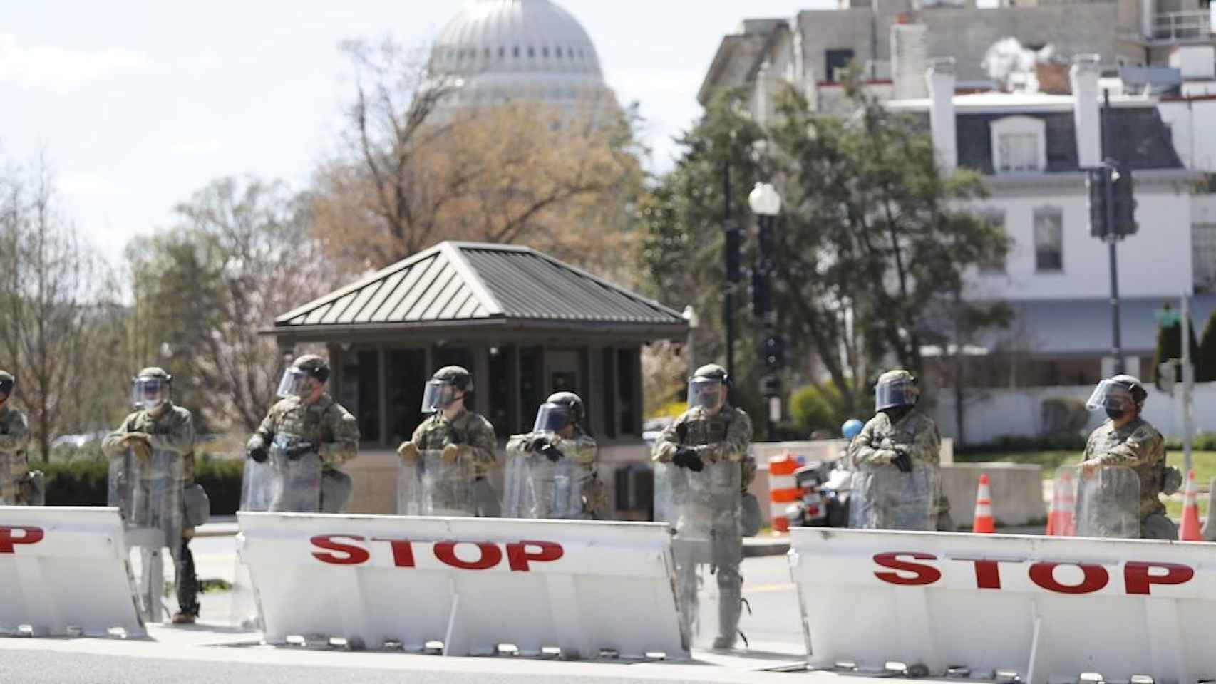 Agentes de la Guardia Nacional de EEUU desplegados tras el incidente en el Capitolio / EFE