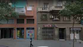 La calle Dos de Maig de Barcelona, donde el presunto ladrón cayó desde un tejado / GOOGLE MAPS